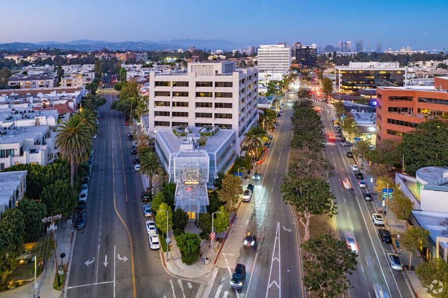 More Photos Of 11777 San Vicente Blvd, Los Angeles Office For Lease