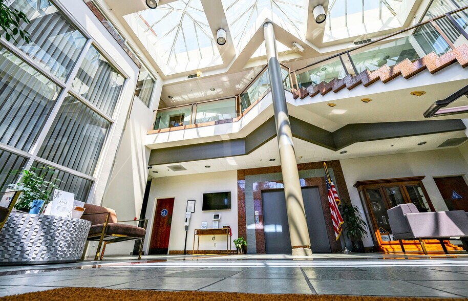 More Photos Of 1155 Eugenia Pl, Carpinteria Office For Lease