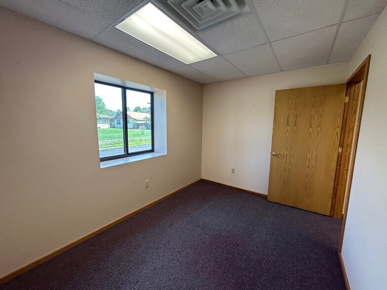 More Photos Of 1820 Post Rd, Plover Storefront Retail Office For Lease