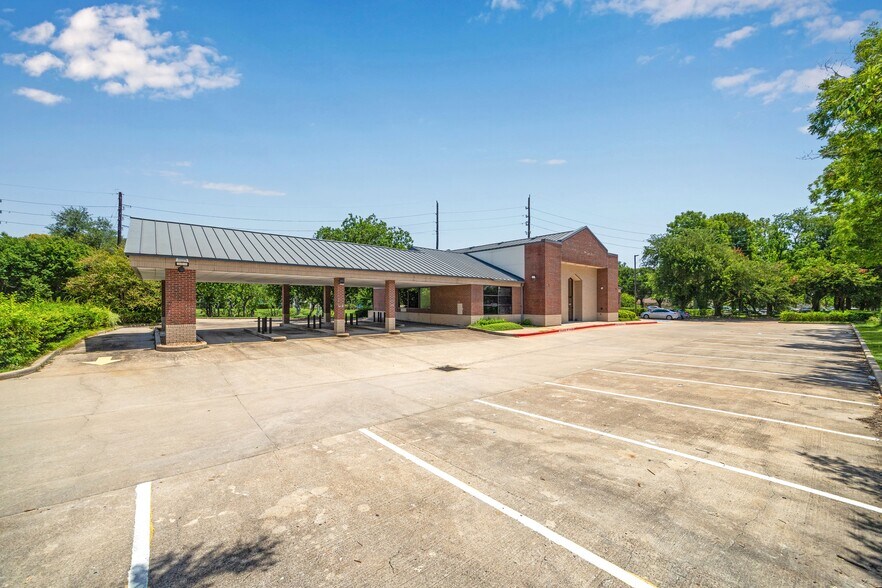 More Photos Of 2455 Highway 6, Sugar Land Freestanding For Lease