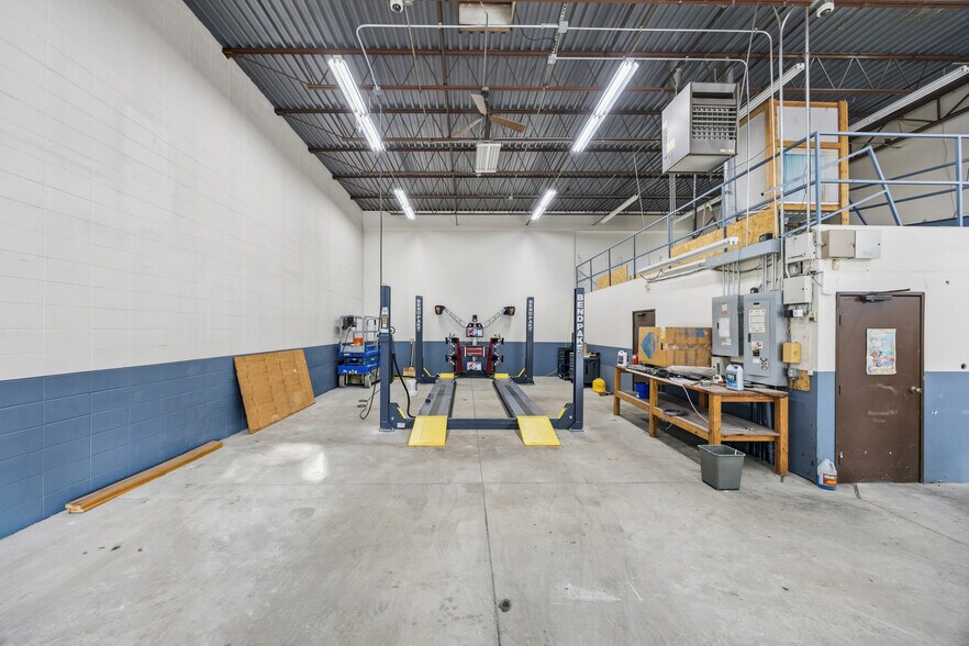 More Photos Of 10855 Irma Dr, Northglenn Warehouse For Sale