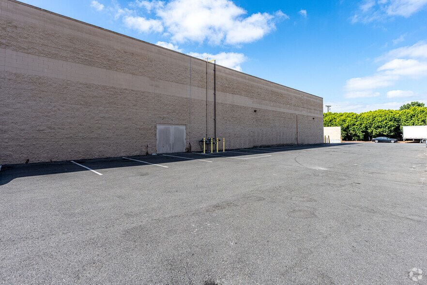 More Photos Of 14525 Lakewood Blvd, Paramount Storefront Retail Office For Sale