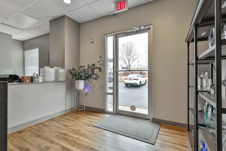 More Photos Of 1039 Sullivan Rd, Newnan Office For Lease
