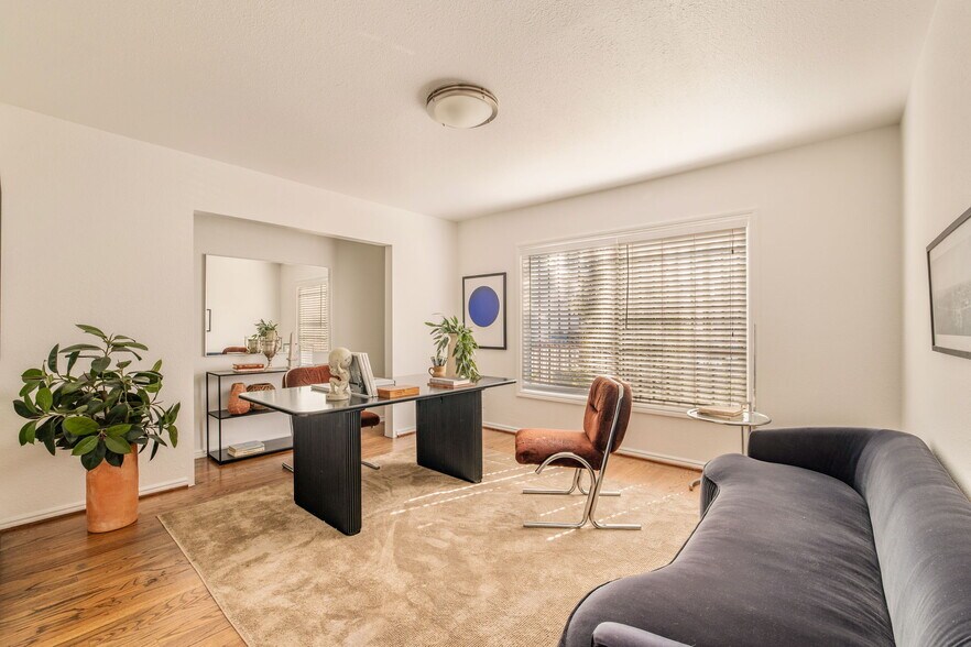 More Photos Of 121 N Avenue 59, Los Angeles Office Residential For Sale