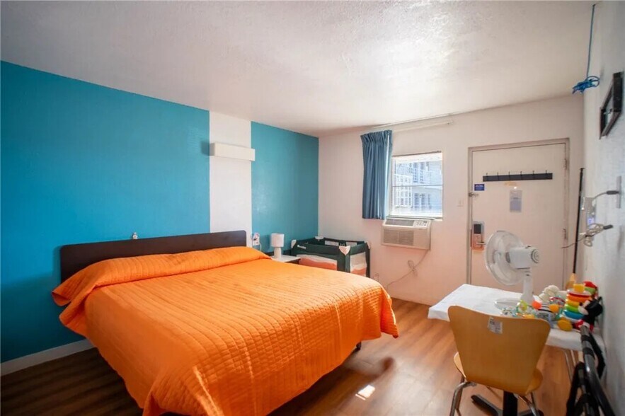 More Photos Of 520 S Jackson St, Jacksonville Hotel For Sale