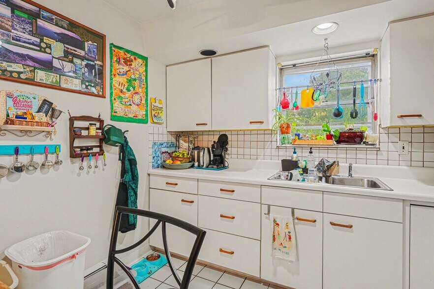 More Photos Of 107 Allison Rd, Oreland Office For Sale