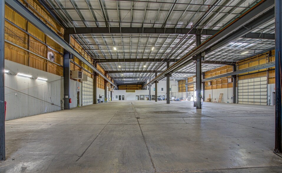 More Photos Of 4701 United Dr, Oklahoma City Warehouse For Lease