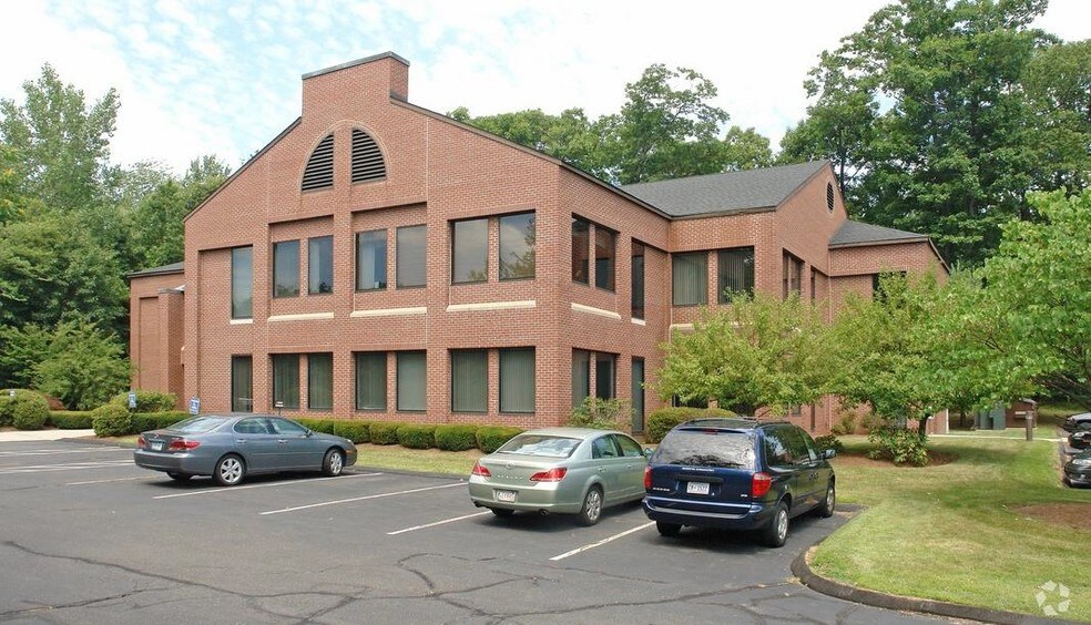 More Photos Of 30 Stanford Dr, Farmington Unknown For Lease