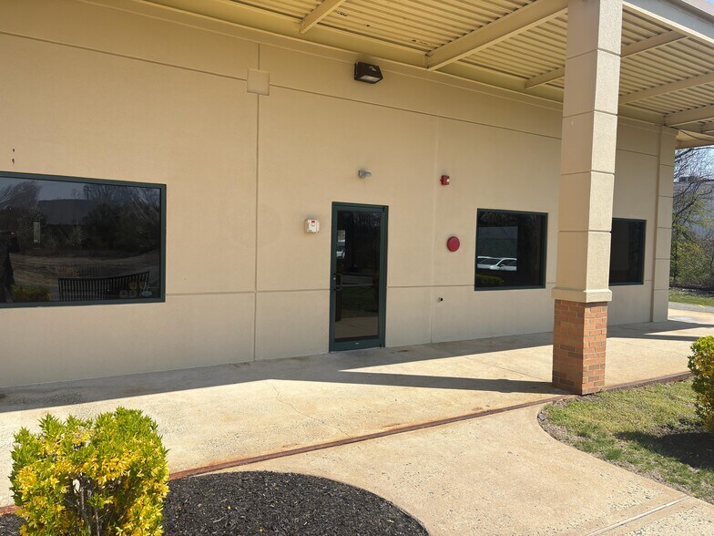 Primary Photo Of 12 Stults Rd, Dayton Light Manufacturing For Lease