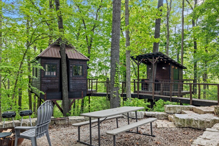 More Photos Of 22468 State Highway 112, Cassville Specialty For Sale