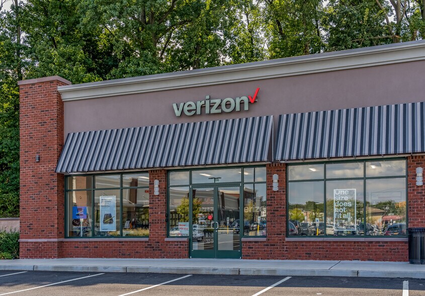 More Photos Of 655-657 Middlesex Ave, Metuchen Unknown For Lease