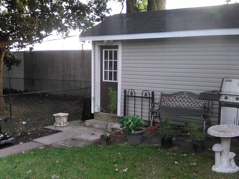 More Photos Of 2038 Grant Ave, Philadelphia Specialty For Sale