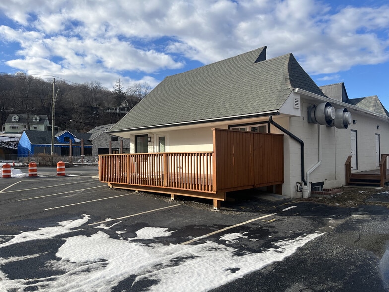 More Photos Of 192 Ny-17, Tuxedo Park General Retail For Sale