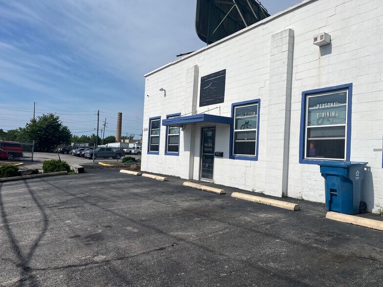 More Photos Of 2324-2326 E 44th St, Indianapolis Warehouse For Lease