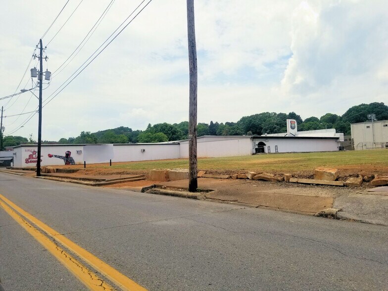 More Photos Of 395 S Ocoee St, Cleveland Showroom For Sale