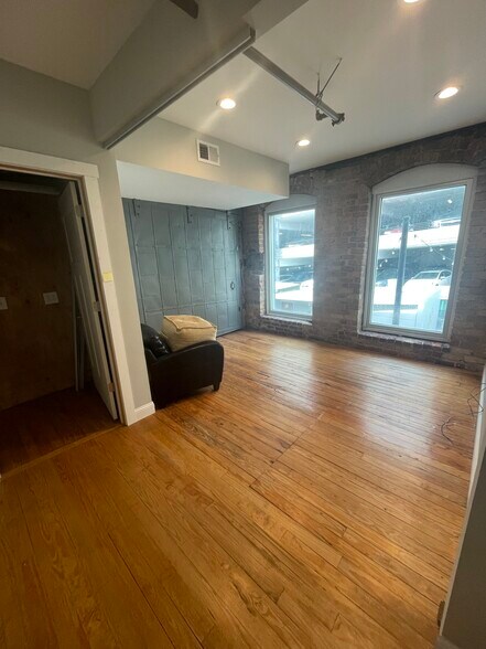 More Photos Of 120 N Laurens St, Greenville Office For Lease