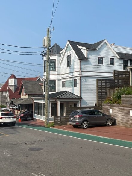 Primary Photo Of 14 Kennebec Ave, Oak Bluffs Restaurant For Lease