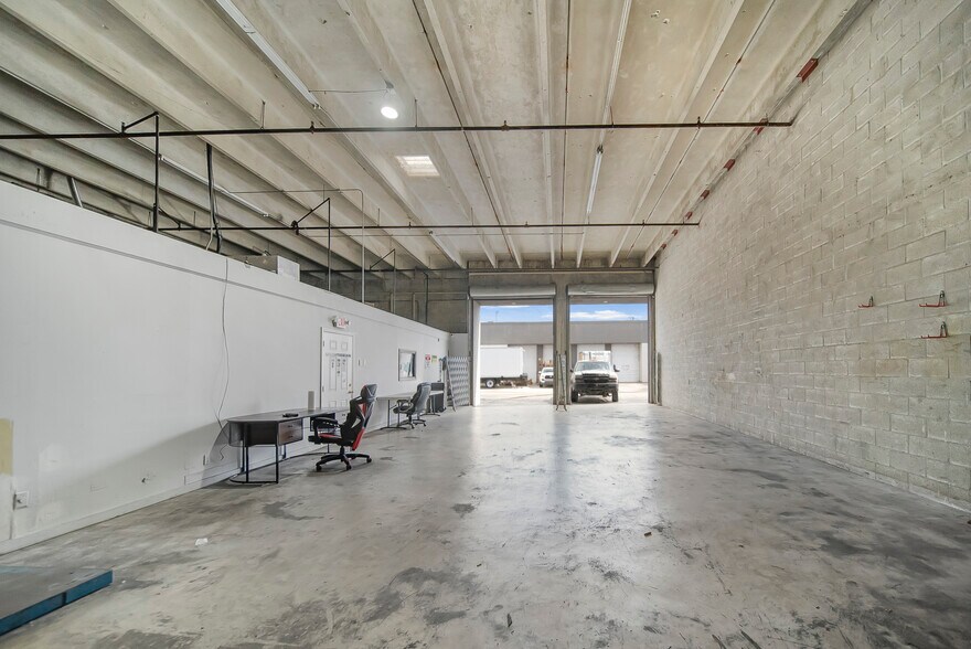 More Photos Of 3018 NW 79th Ave, Doral Warehouse For Lease