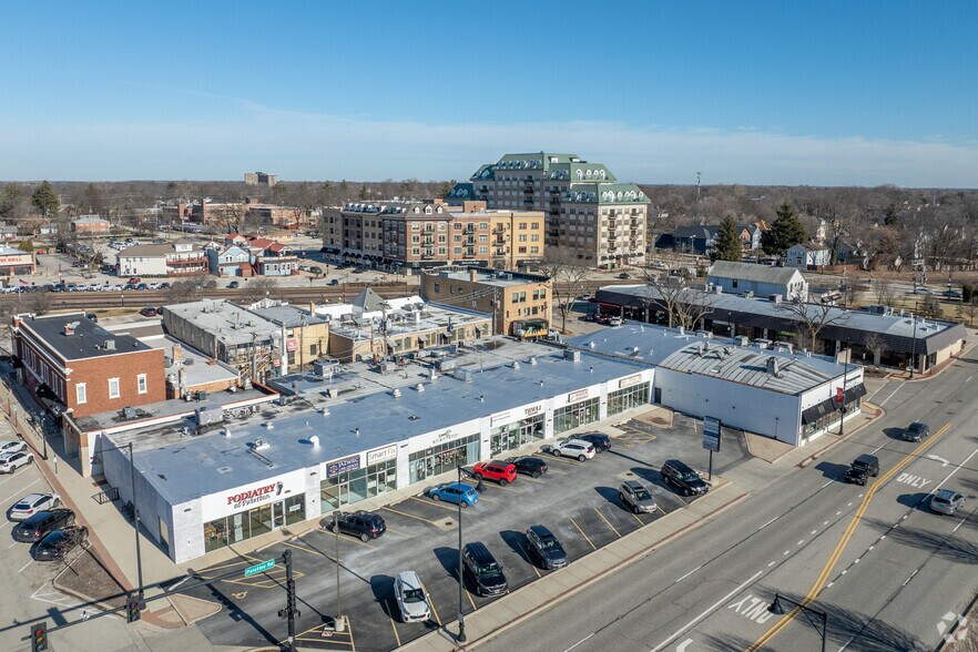 More Photos Of 32-60 W Palatine Rd, Palatine Storefront For Lease