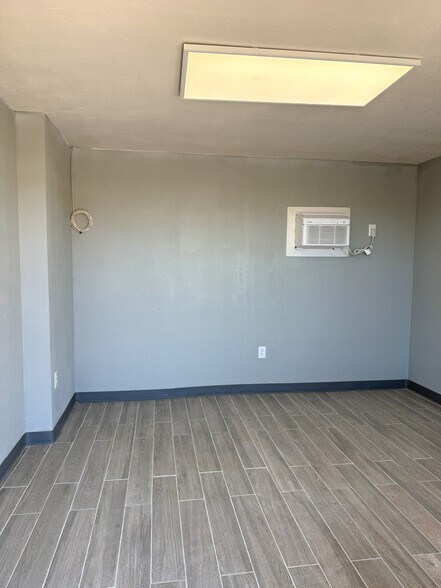 More Photos Of 3060 N Nellis Blvd, Las Vegas Service For Lease