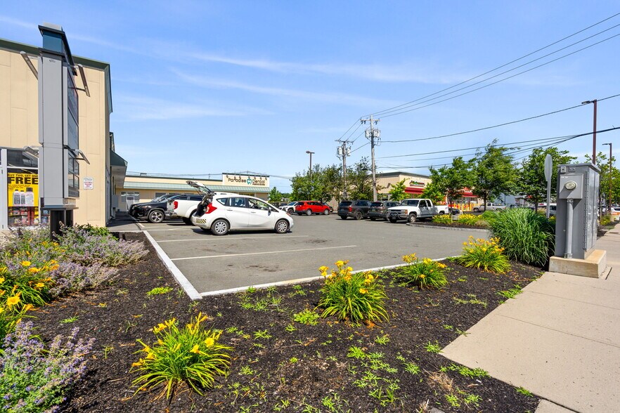 More Photos Of 142 Canal St, Salem Health Club For Lease
