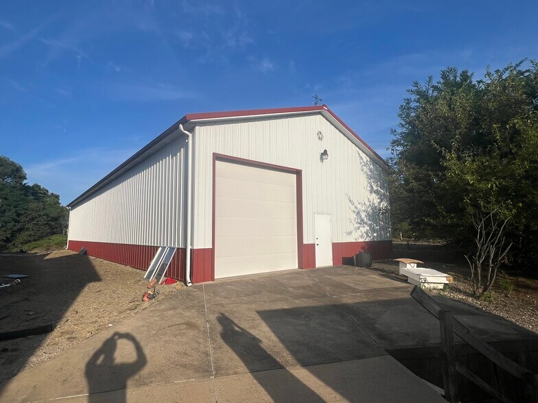 More Photos Of 1205 Spring St, Latrobe Warehouse For Sale