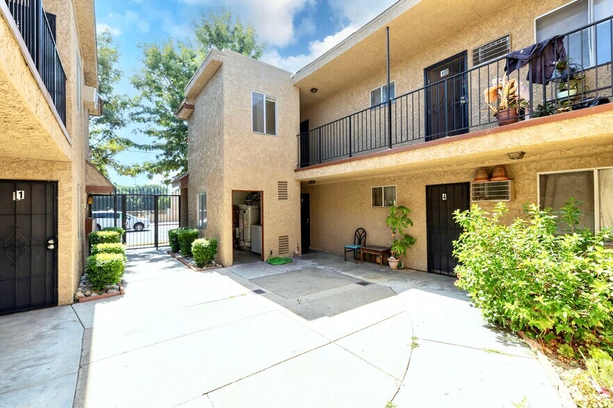 More Photos Of 11341 Victory Blvd, North Hollywood Apartments For Sale