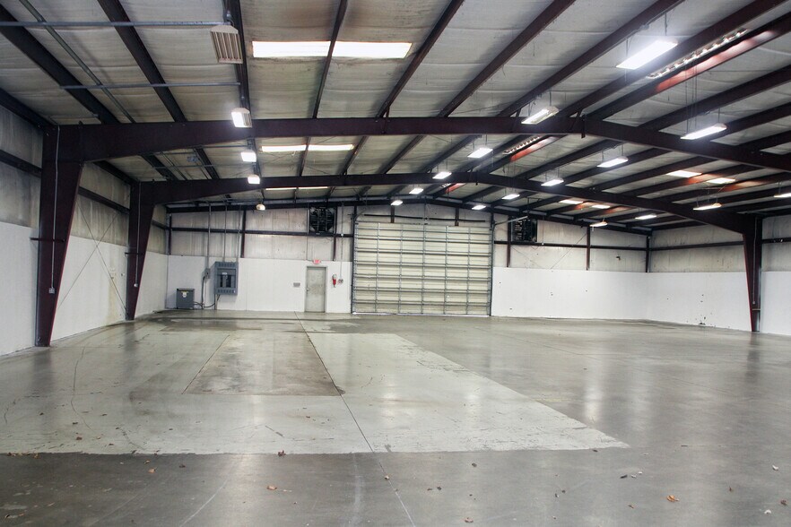 More Photos Of 1207 Butler St, Oxford Warehouse For Lease