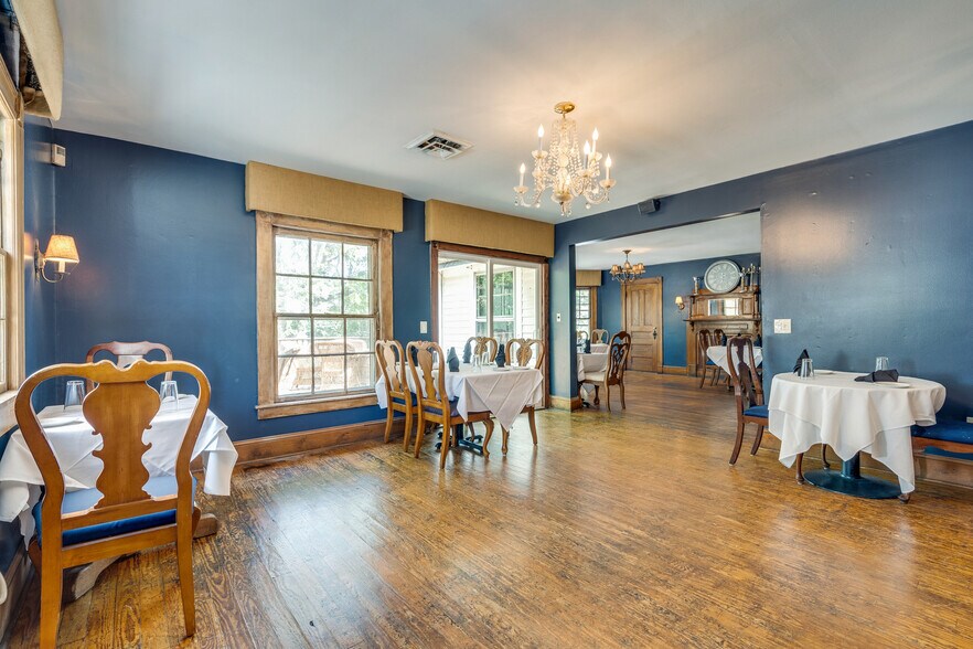 More Photos Of 412 6th St, Bristol Restaurant For Sale