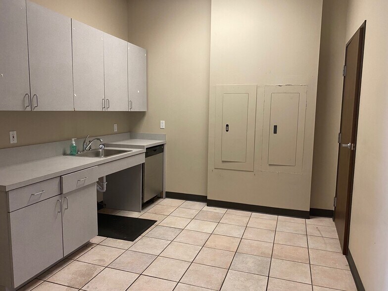 More Photos Of 13201 Ranch Road 620 N, Austin Freestanding For Lease