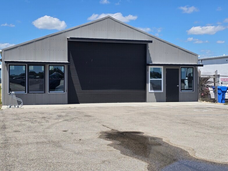 More Photos Of 11118 S Cleveland Ave, Fort Myers Warehouse For Lease
