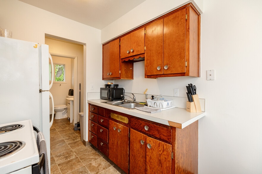 More Photos Of 310 McNary Ave NW, Salem Multifamily For Sale