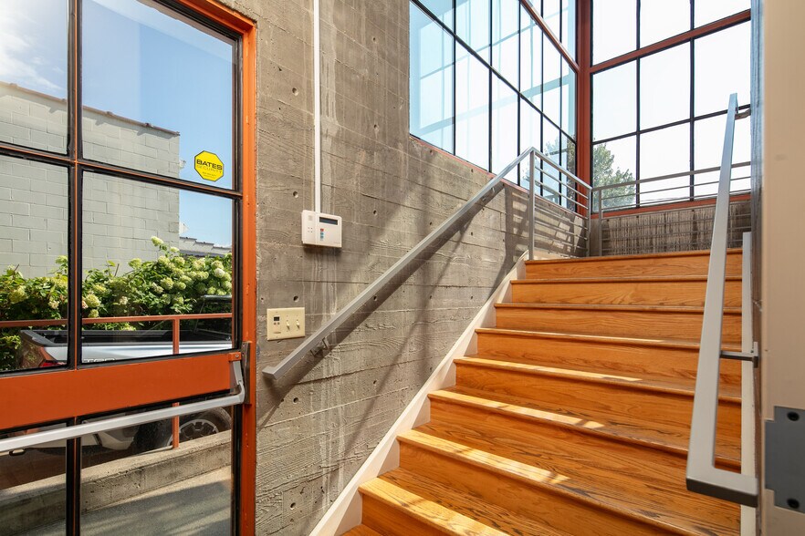 More Photos Of 146 E Third St, Lexington Office For Sale