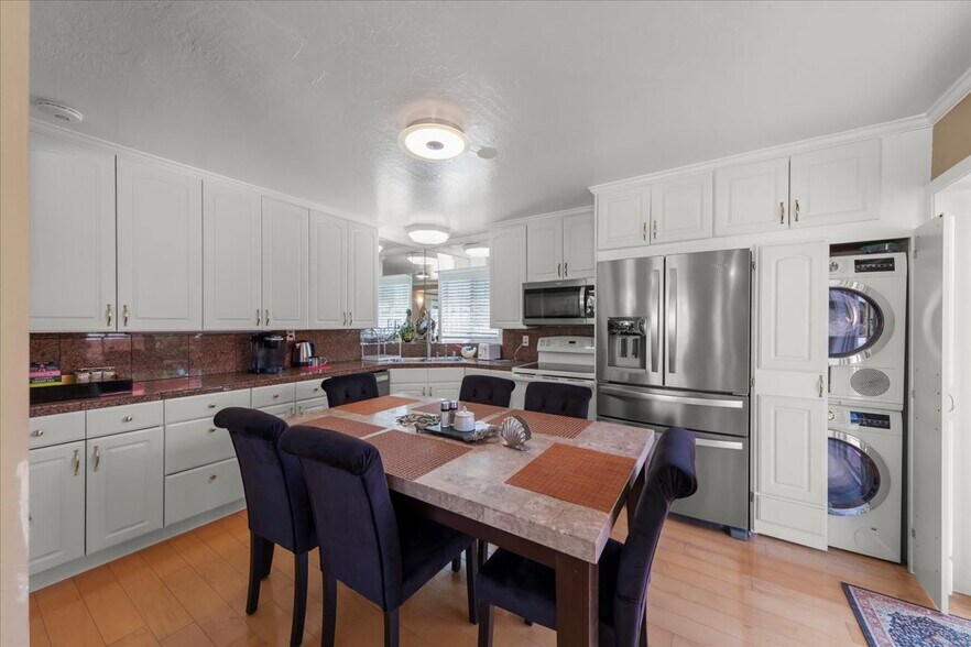 More Photos Of 1176 Laurel St, San Carlos Storefront Retail Residential For Sale