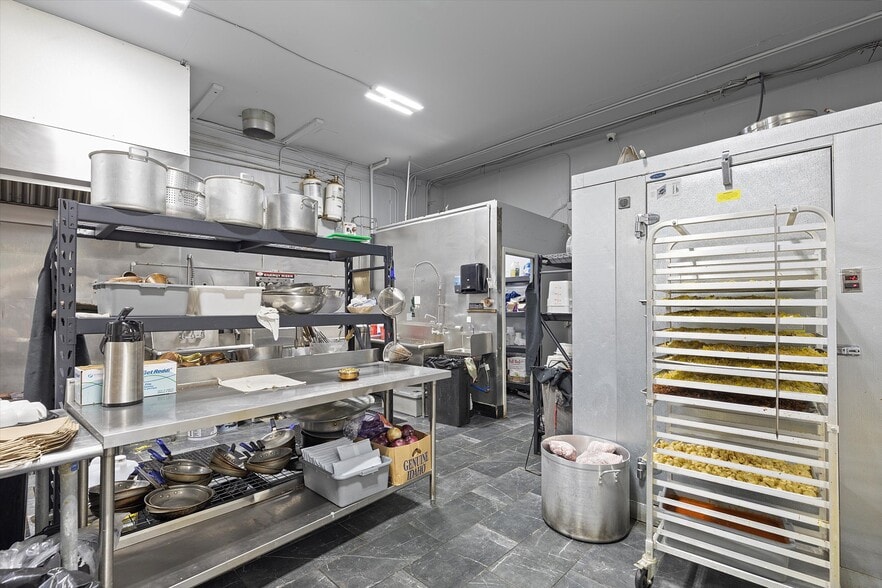 More Photos Of 1006 SW Coast Hwy, Newport Restaurant For Sale