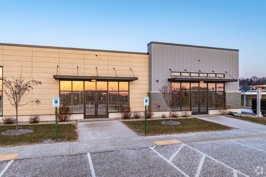 More Photos Of 110 Limestone Pass, Cottage Grove Freestanding For Lease