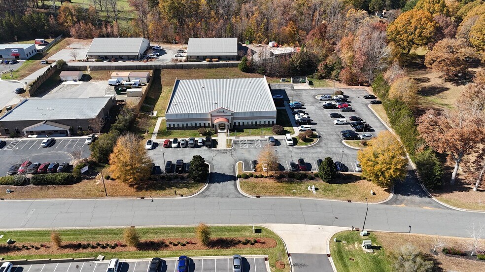 More Photos Of 3064 Salem Industrial Dr, Winston-Salem Office For Lease