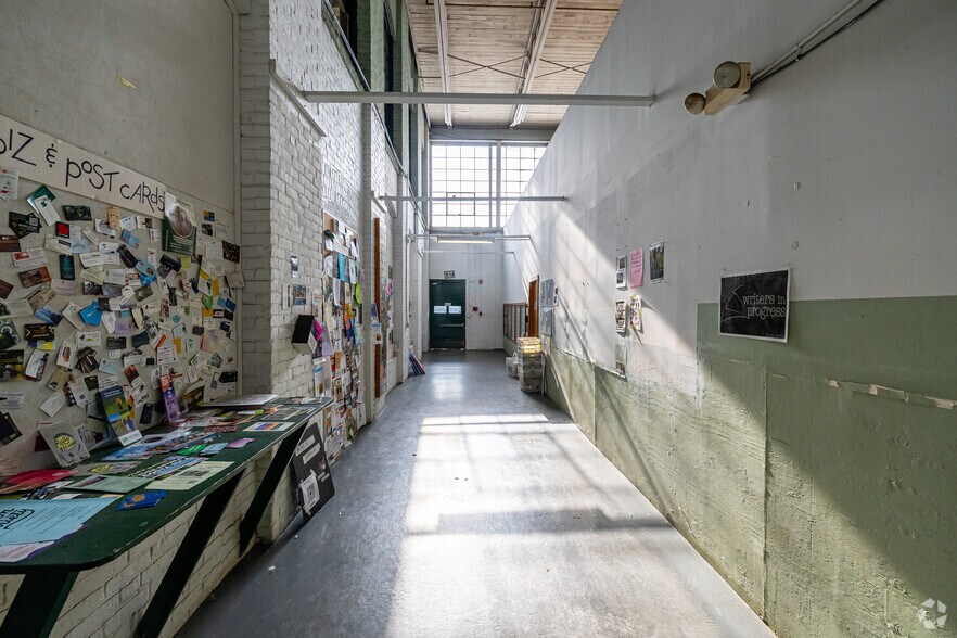 More Photos Of 221 Pine St, Florence Warehouse For Lease