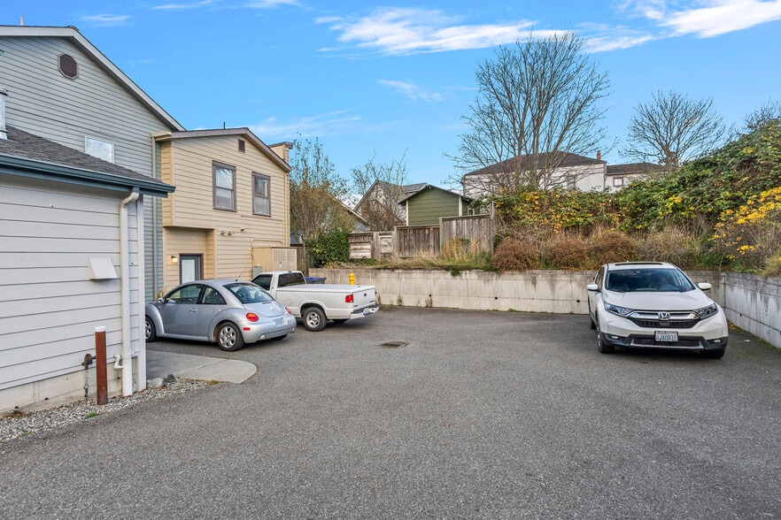 More Photos Of 9 NW Front St, Coupeville General Retail For Sale