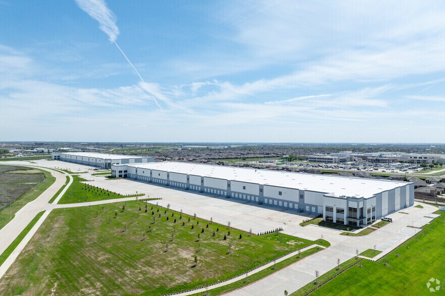 More Photos Of 900 Heritage Trace Pky, Fort Worth Warehouse For Lease