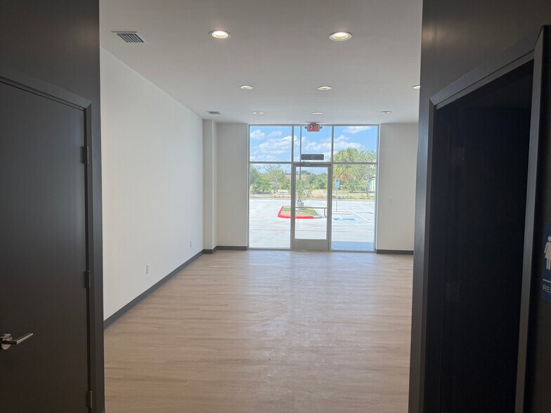 More Photos Of 1100 E Whitewing Ave, McAllen Light Distribution For Lease