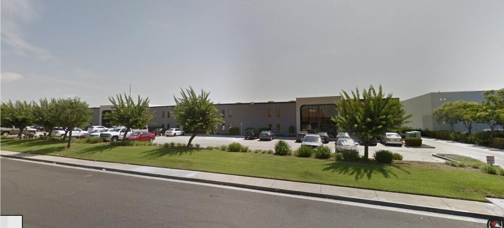 More Photos Of 3700 N Industry Ave, Lakewood Research And Development For Lease