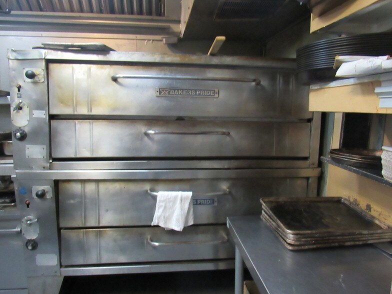 More Photos Of 102 N Hill St, Griffin Restaurant For Sale