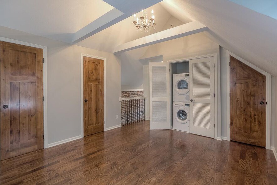 More Photos Of 1020 Pennsylvania Ave, Kansas City Specialty For Sale