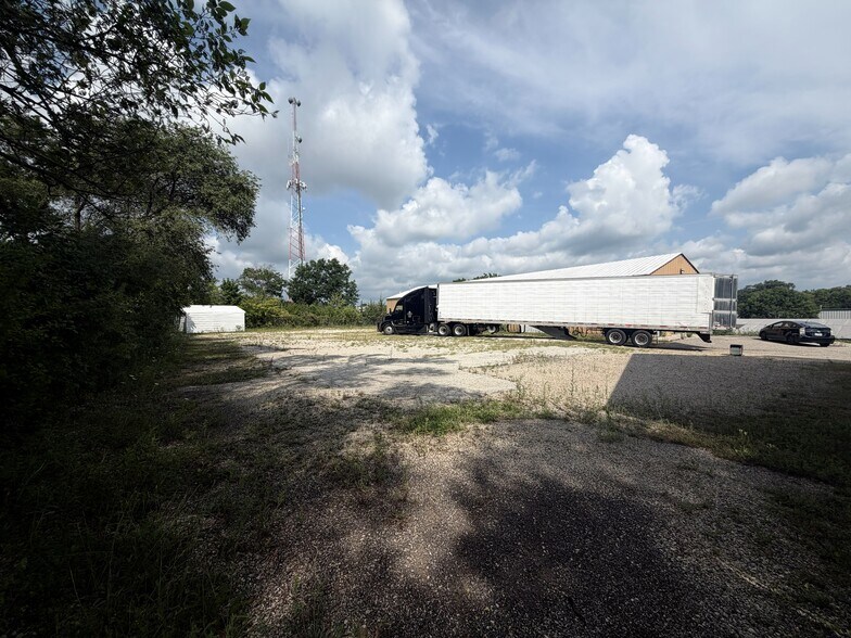 More Photos Of 72 East St, Crystal Lake Light Manufacturing For Lease