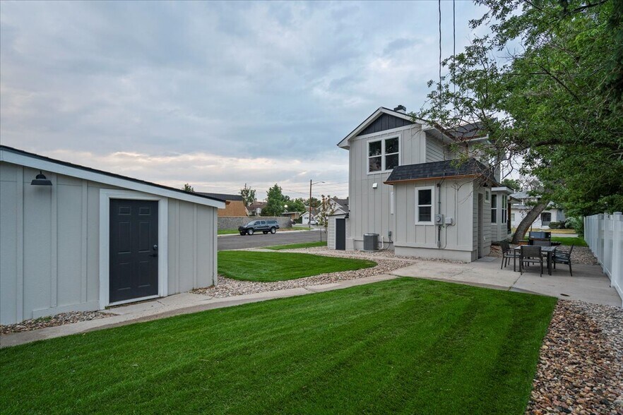 More Photos Of 2722 Central Ave, Cheyenne Light Distribution For Sale