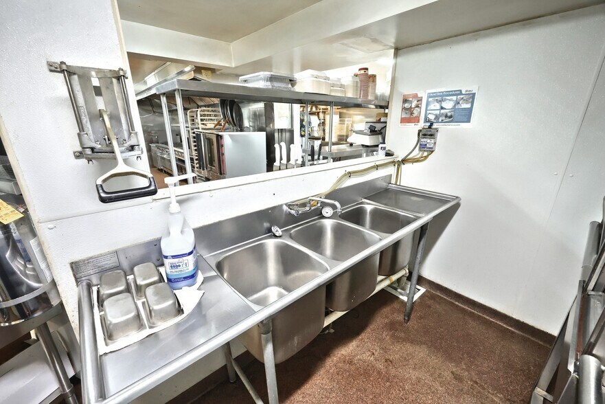 More Photos Of 21603 Middletown Rd, Freeland Freestanding For Sale