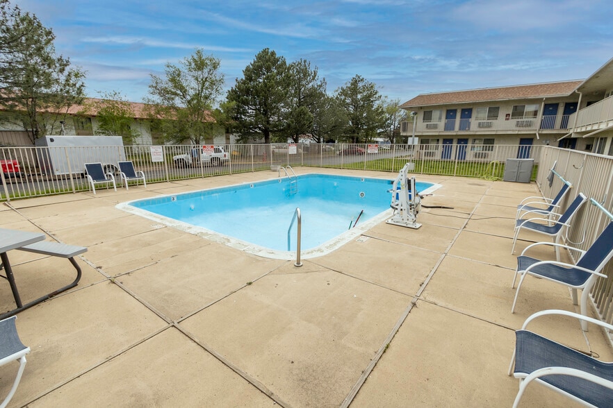 More Photos Of 1309 S Ohlman St, Mitchell Hotel For Sale