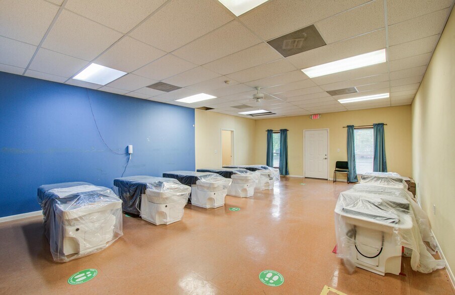 More Photos Of 11201 Steeplepark Dr, Houston Office Residential For Sale
