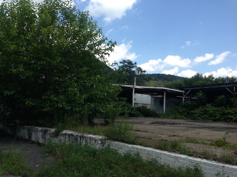 More Photos Of 101 Maple Ave, Johnstown Service For Sale